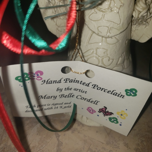 Hand painted porcelain angel by the artist Mary Belle Cordell - Picture 4 of 4